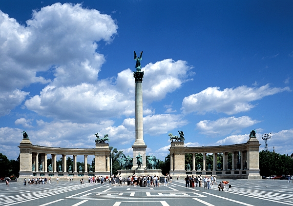 Hero’s Square