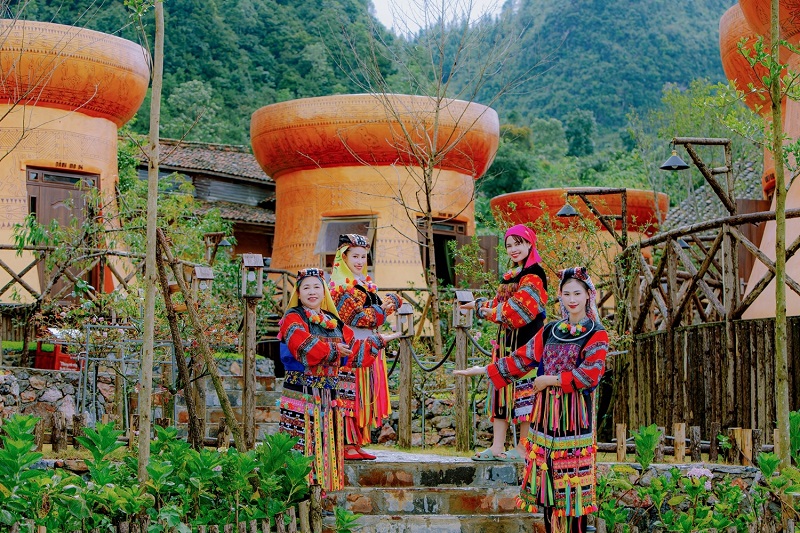 tro-chuyen-cung-nguoi-ban-dia-lo-lo-chai