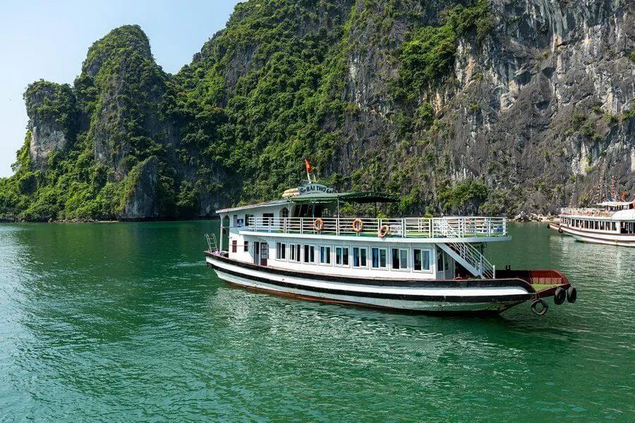 Thue-tau-tham-Vinh-Ha-Long-5